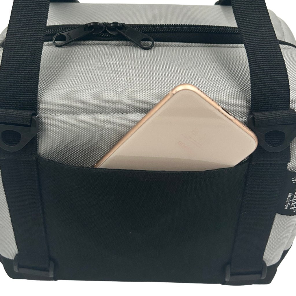 Nahaufnahme einer Gesäßtasche der TERRMO EPIC 5l Kühltasche.