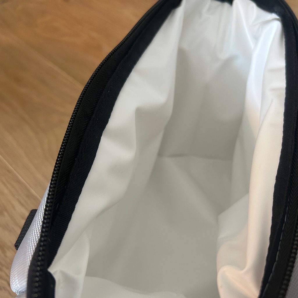 Premium-Kühltasche von TERRMO – TPU-Innenfutter (Nahaufnahme)