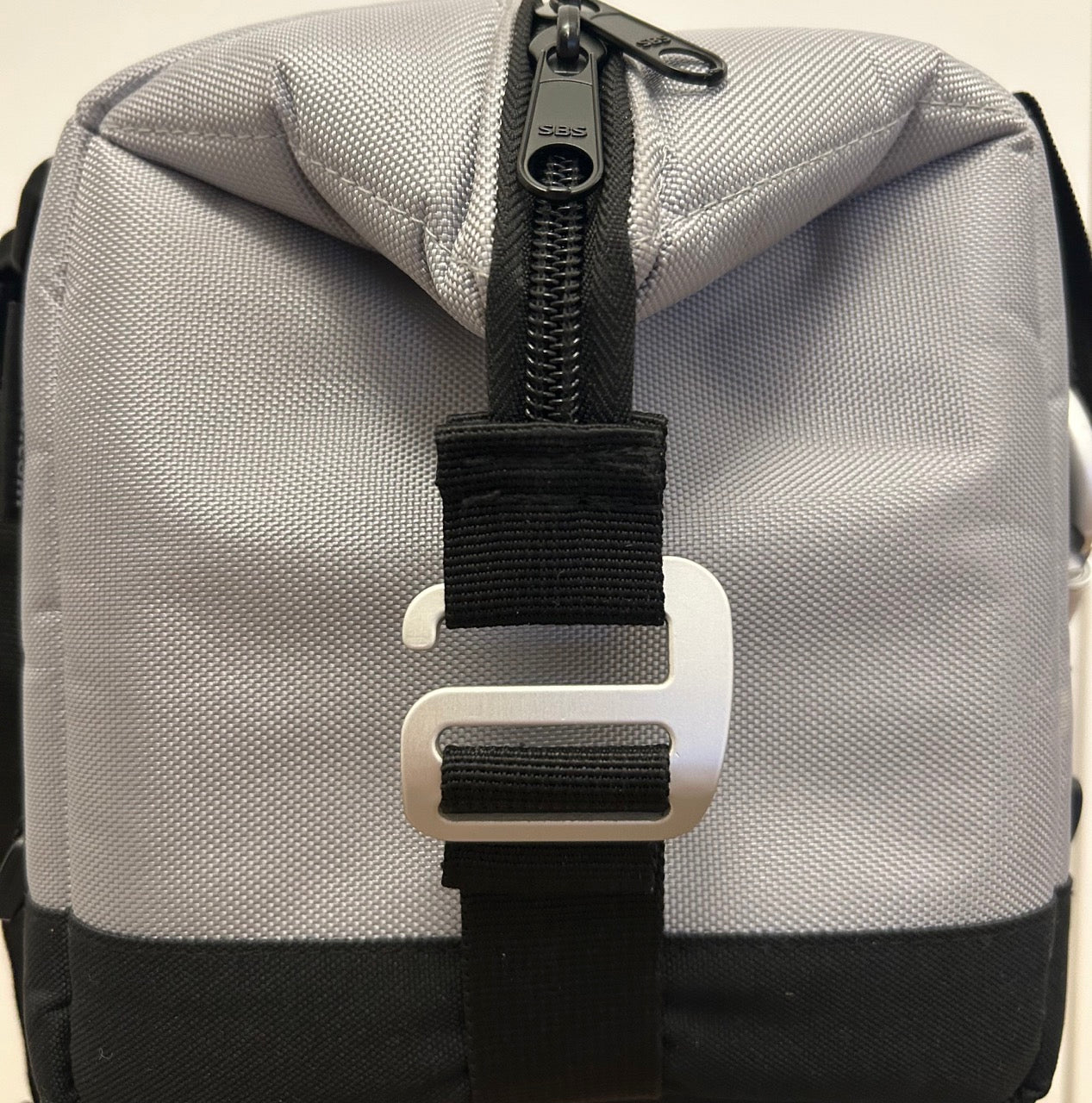 TERRMO EPIC Kühltasche mit seitlichen Metallschnallen