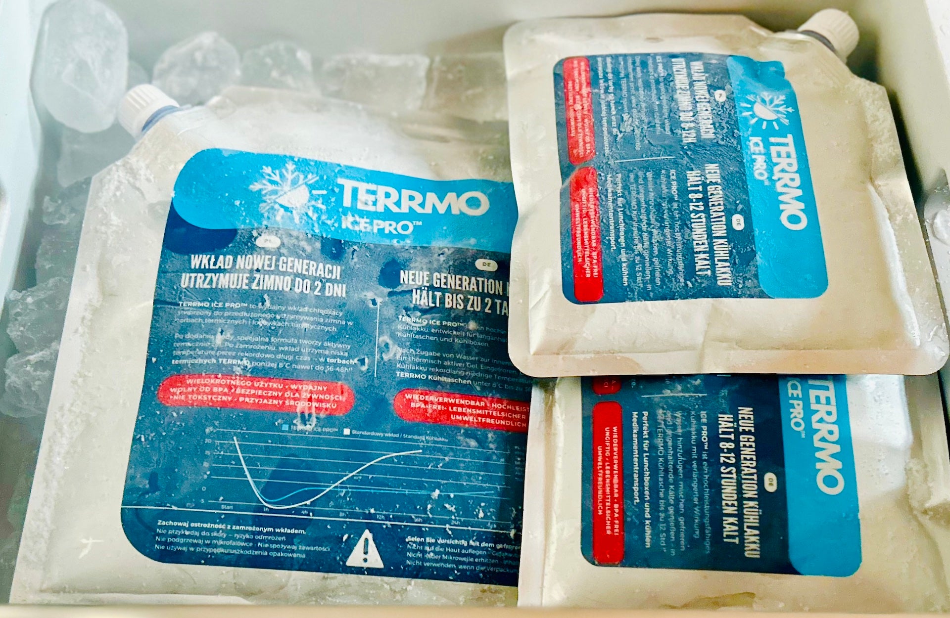 terrmo freezer packs for coolers in a freezer