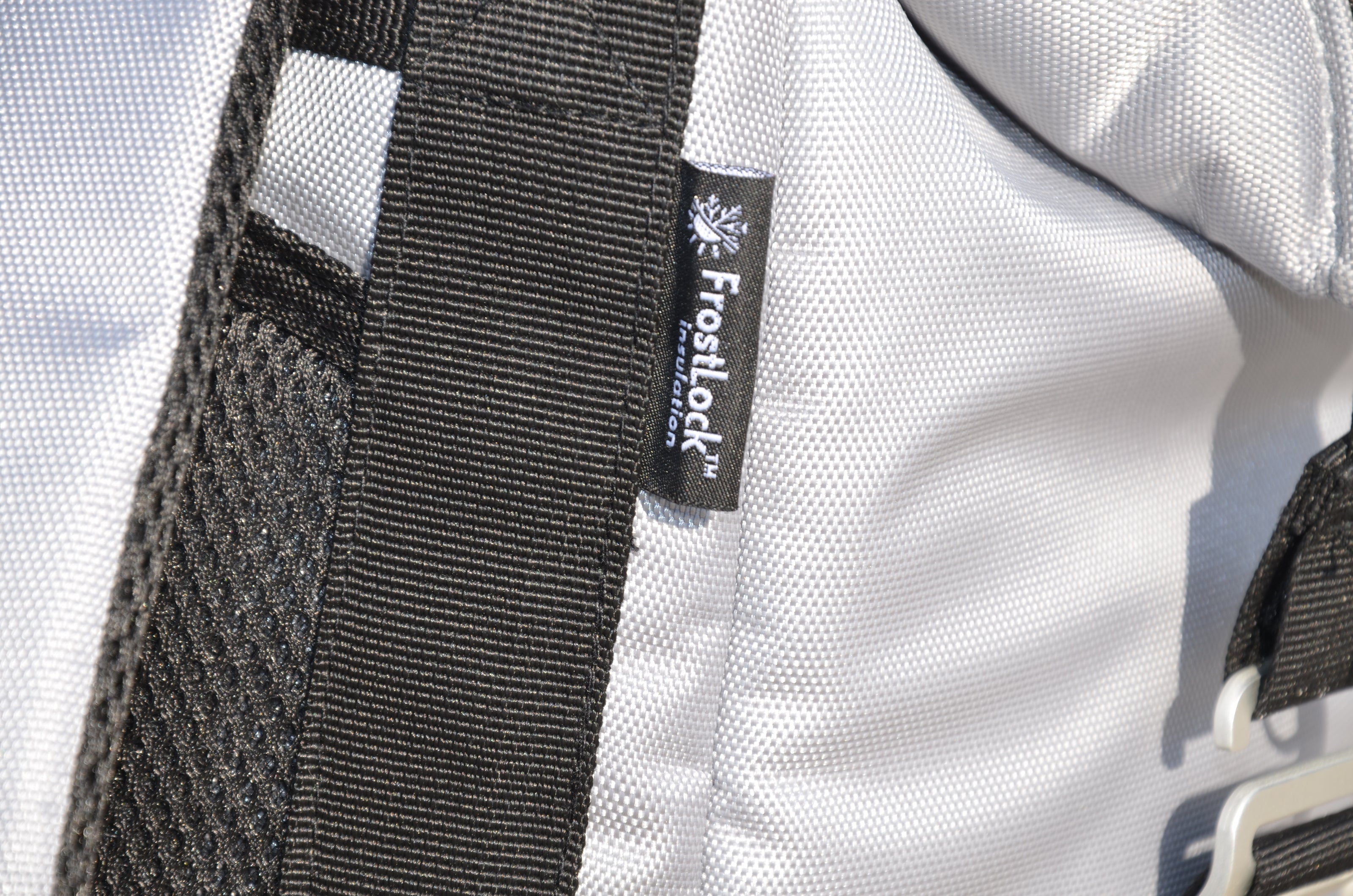 Nahaufnahme der Frostlock-Isolierung in der TERRMO EPIC Kühltasche